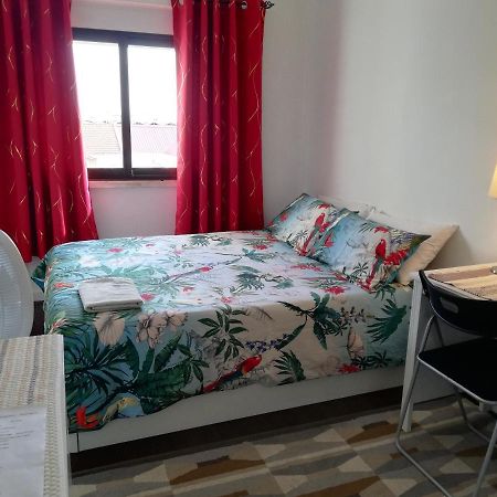 Anthony'S Place Almada Esterno foto
