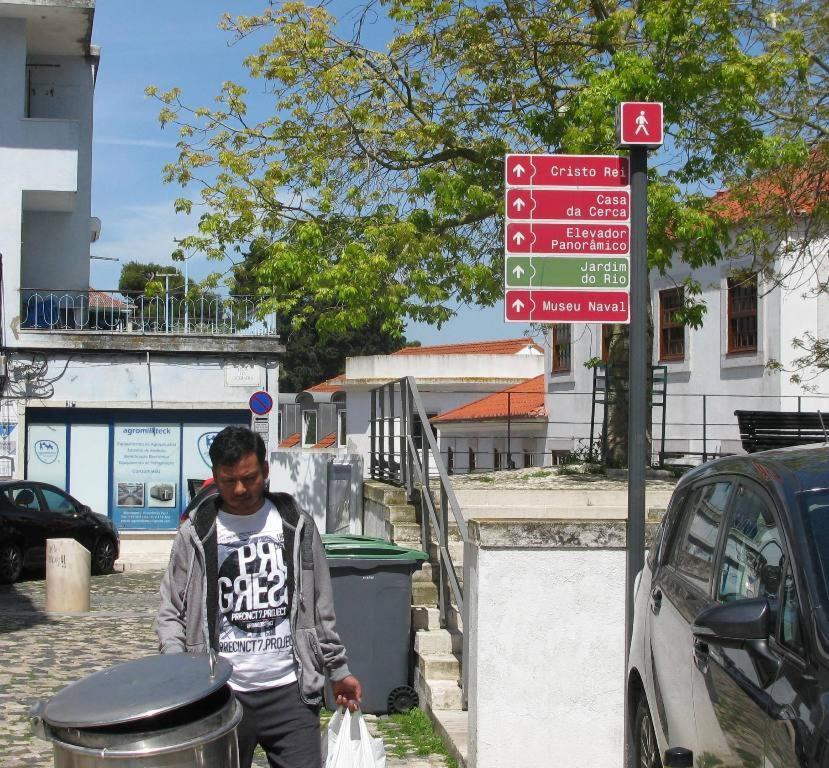 Anthony'S Place Almada Esterno foto