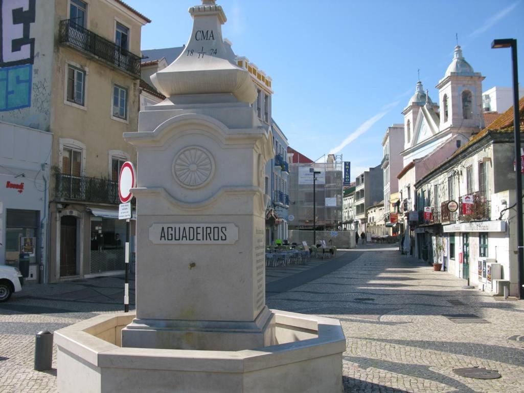 Anthony'S Place Almada Esterno foto