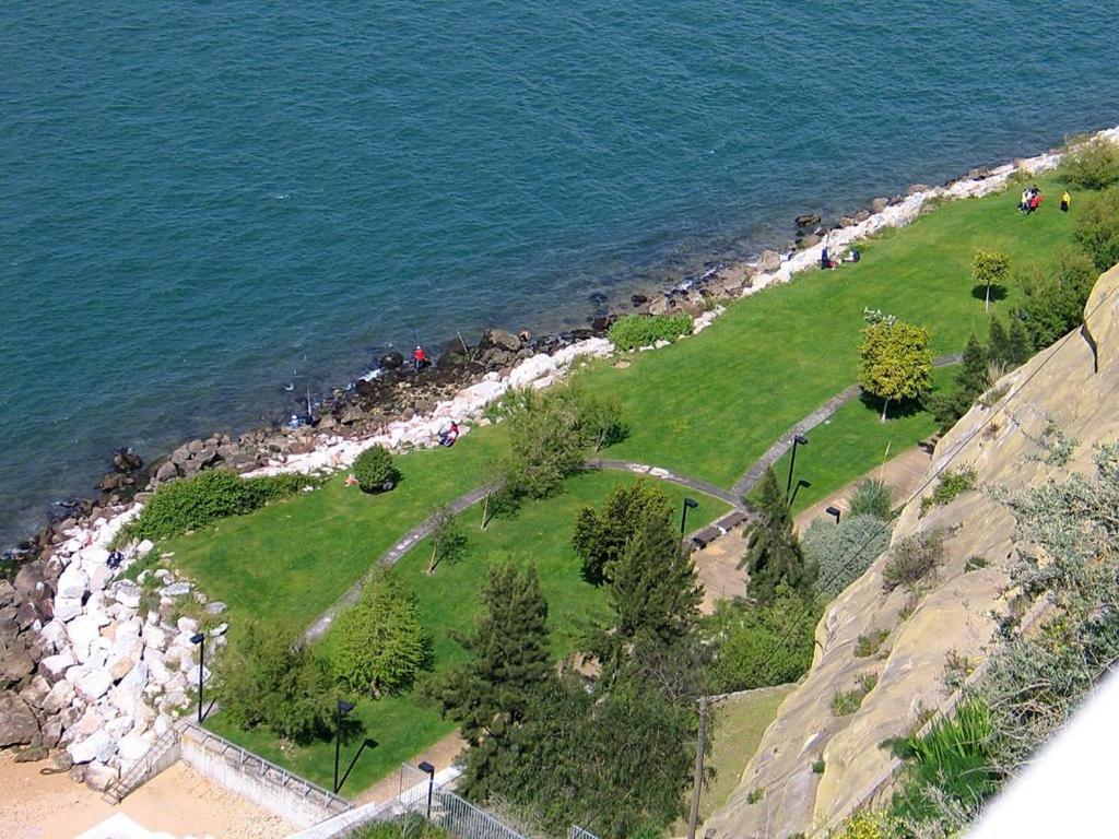Anthony'S Place Almada Esterno foto