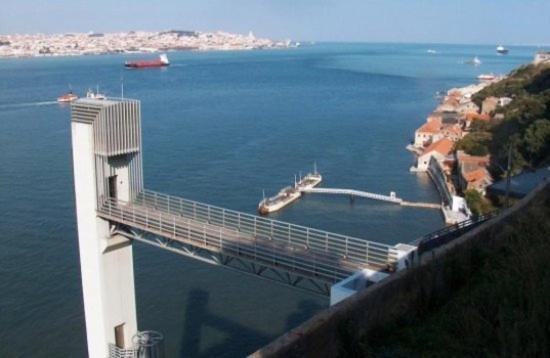 Anthony'S Place Almada Esterno foto