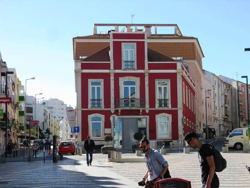 Anthony'S Place Almada Esterno foto